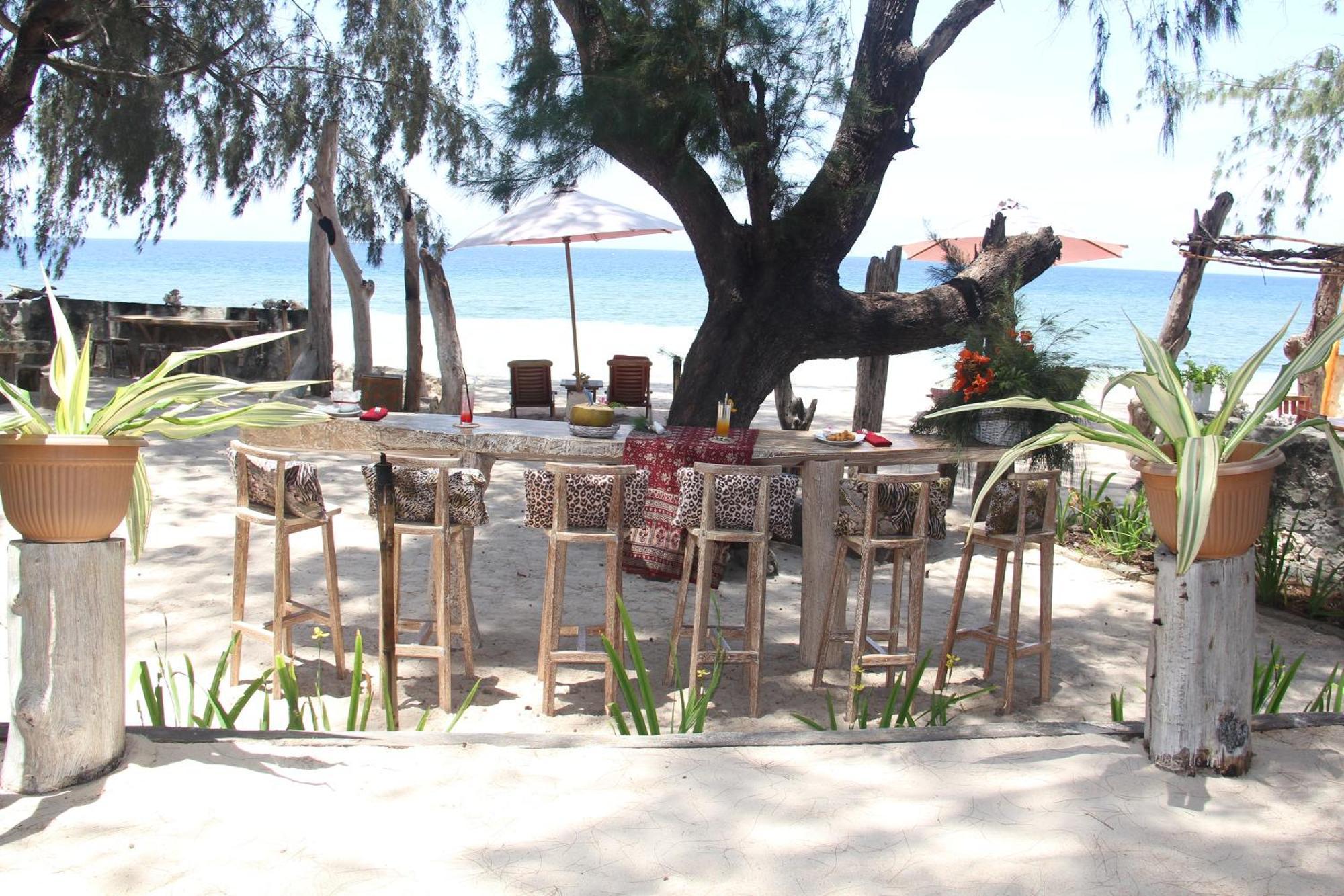 Cemara Beachfront Suite Mondu Extérieur photo