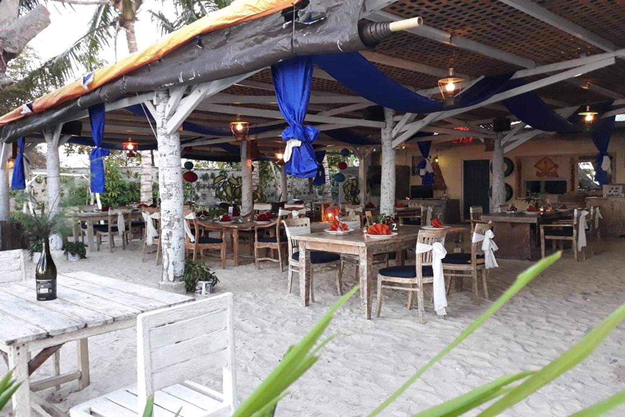 Cemara Beachfront Suite Mondu Extérieur photo