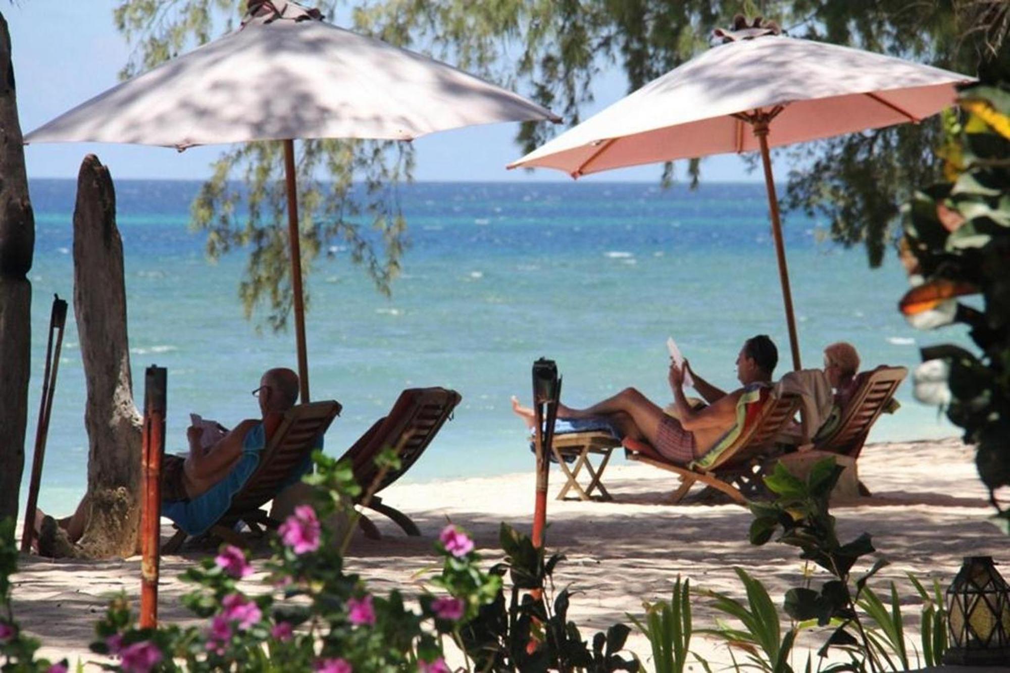 Cemara Beachfront Suite Mondu Extérieur photo