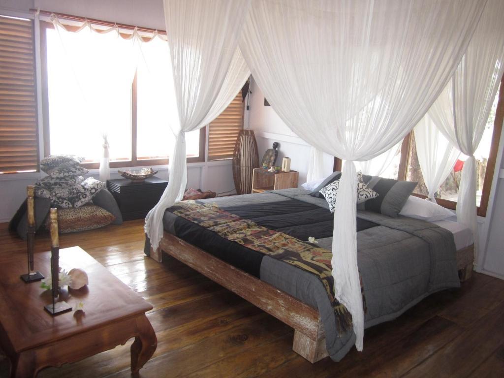Cemara Beachfront Suite Mondu Chambre photo
